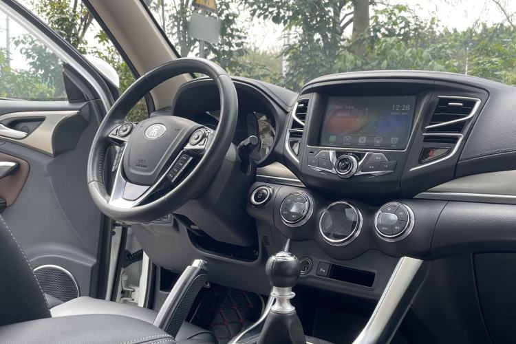 Used BYD Song 2016 GaiShi Edition 1.5TI Manual Elite Model Interior 3
