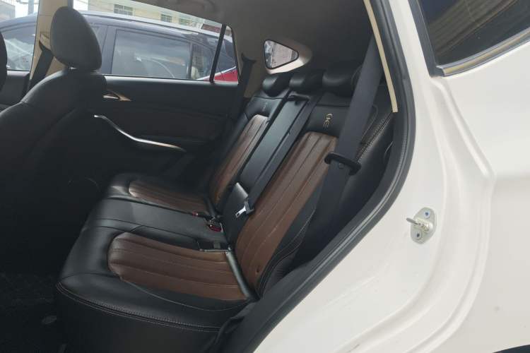 Used BYD Song 2016 GaiShi Edition 1.5TID Automatic Elite Model Interior 4