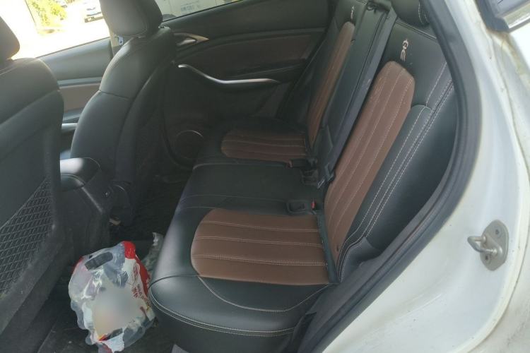 Used BYD Song 2016 GaiShi Edition 1.5TI Manual Elite Model Interior 4
