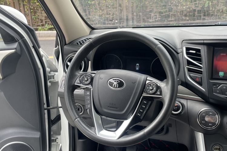 Used BYD Song 2016 GaiShi Edition 1.5TI Manual Elite Model Interior 8