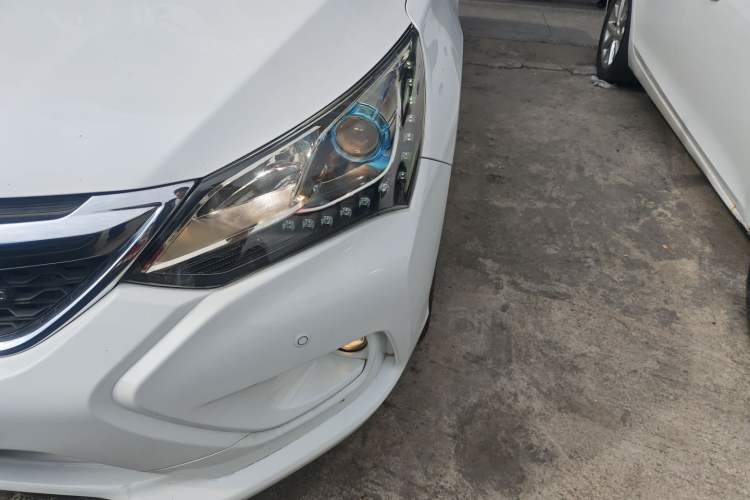 Used BYD Song 2016 GaiShi Edition 1.5TID Automatic Elite Model Left Front Headlight