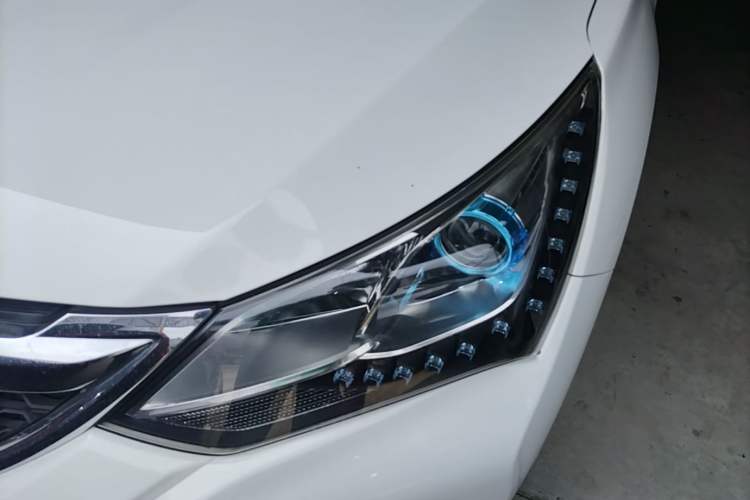 Used BYD Song 2016 Gaishi Edition 1.5TI Manual Leading Model Left Front Headlight