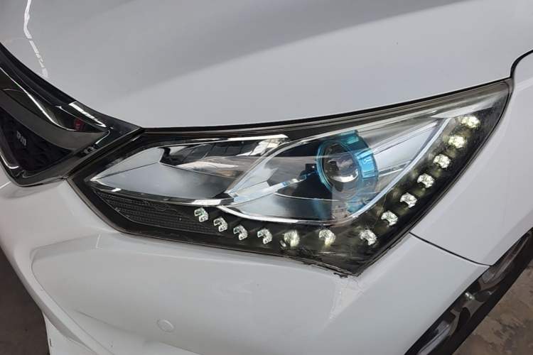 Used BYD Song 2016 GaiShi Edition 1.5TI Manual Elite Model Left Front Headlight