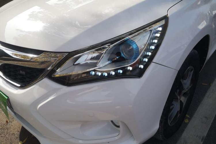 Used BYD Song 2016 Gaishi Edition 1.5TI Manual Haoya Model Left Front Headlight