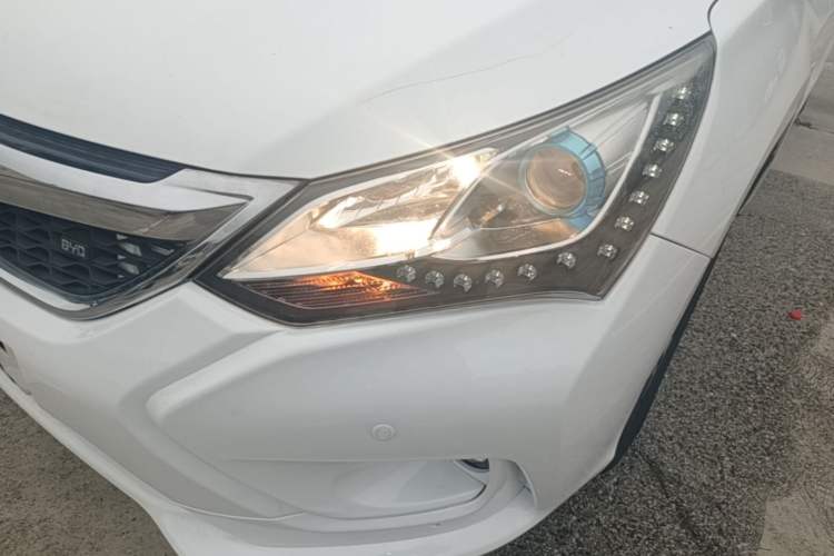 Used BYD Song 2016 GaiShi Edition 1.5TI Manual Elite Model Left Front Headlight