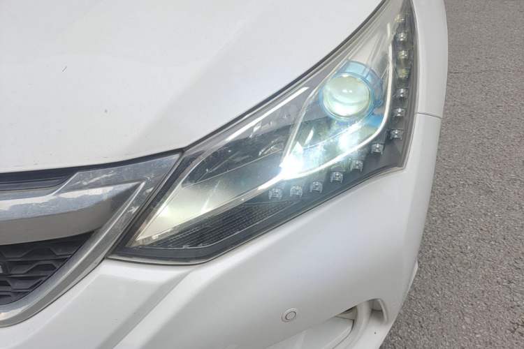 Used BYD Song 2016 GaiShi Edition 1.5TID Automatic Elite Model Left Front Headlight