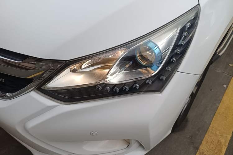 Used BYD Song 2016 GaiShi Edition 1.5TID Automatic Elite Model Left Front Headlight
