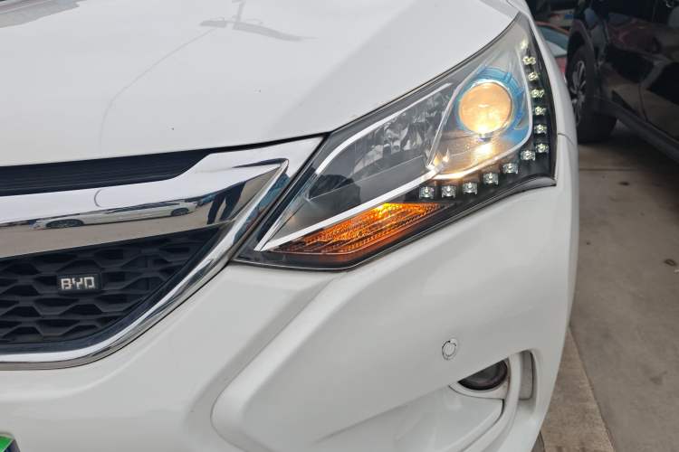 Used BYD Song 2016 Gaishi Edition 1.5TI Manual Haoya Model Left Front Headlight