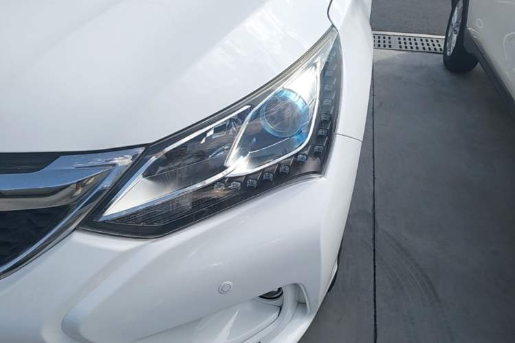 Used BYD Song 2016 GaiShi Edition 1.5TID Automatic Elite Model Left Front Headlight