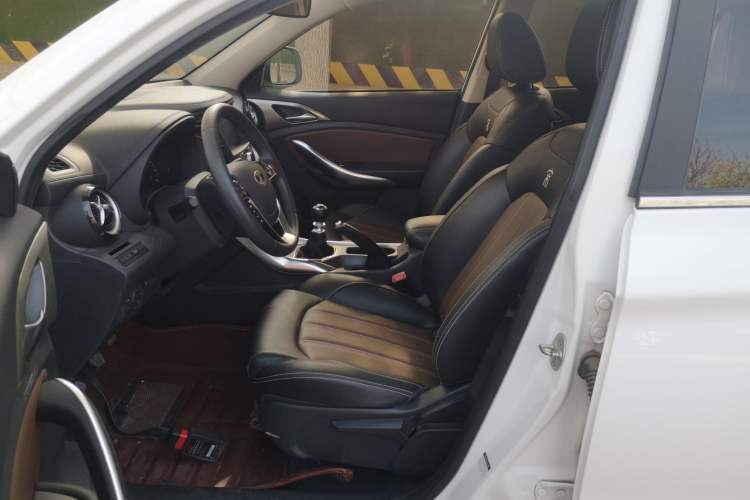 Used BYD Song 2016 Gaishi Edition 1.5TI Manual Haoya Model Left Front Seat