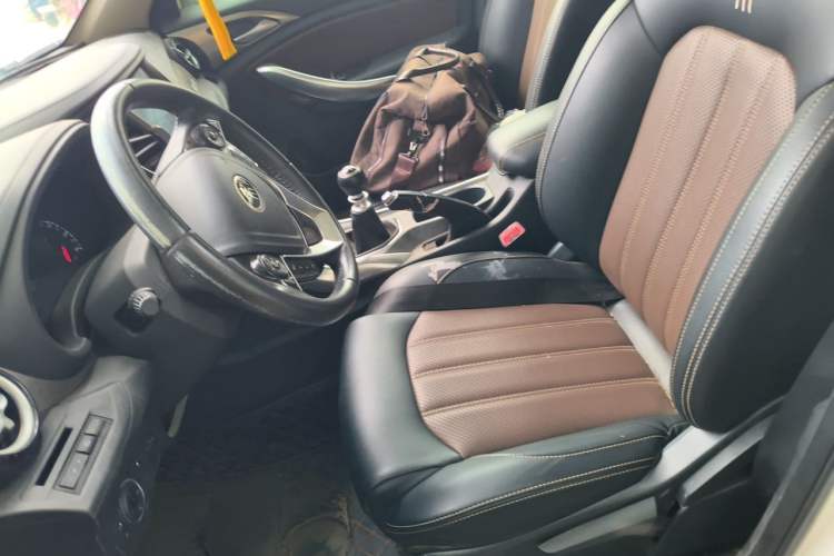 Used BYD Song 2016 Gaishi Edition 1.5TI Manual Haoya Model Left Front Seat