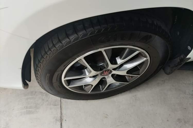 Used BYD Song 2016 Gaishi Edition 1.5TI Manual Leading Model Left Front Wheel Hub