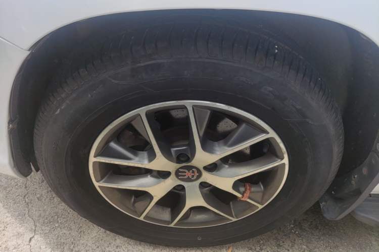 Used BYD Song 2016 GaiShi Edition 1.5TID Automatic Elite Model Left Front Wheel Hub