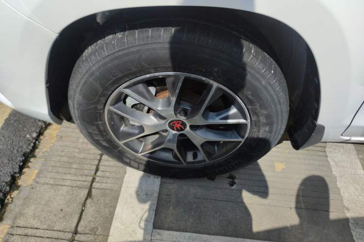 Used BYD Song 2016 GaiShi Edition 1.5TI Manual Elite Model Left Front Wheel Hub