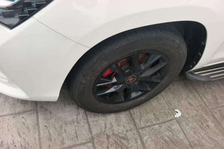 Used BYD Song 2016 GaiShi Edition 1.5TID Automatic Elite Model Left Front Wheel Hub