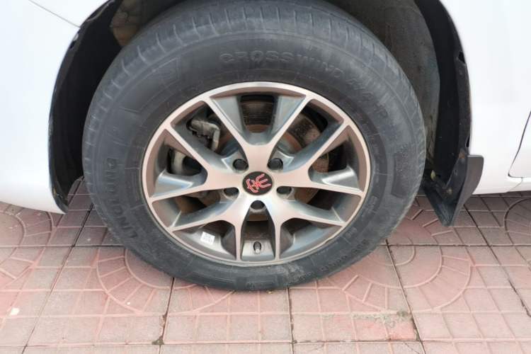 Used BYD Song 2016 GaiShi Edition 1.5TID Automatic Elite Model Left Front Wheel Hub