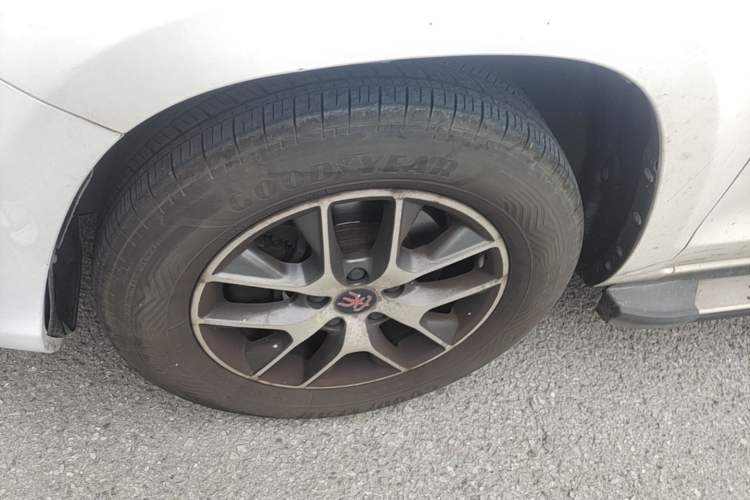 Used BYD Song 2016 GaiShi Edition 1.5TID Automatic Elite Model Left Front Wheel Hub