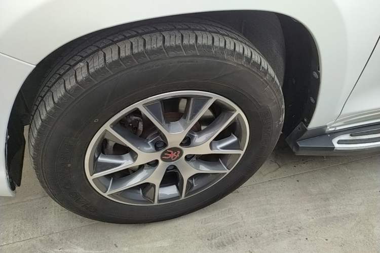 Used BYD Song 2016 GaiShi Edition 1.5TI Manual Elite Model Left Front Wheel Hub