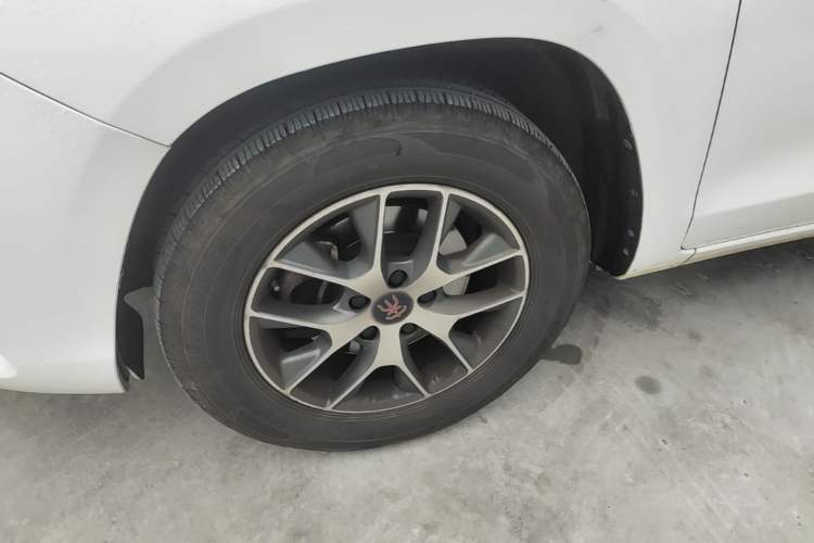 Used BYD Song 2016 GaiShi Edition 1.5TID Automatic Elite Model Left Front Wheel Hub
