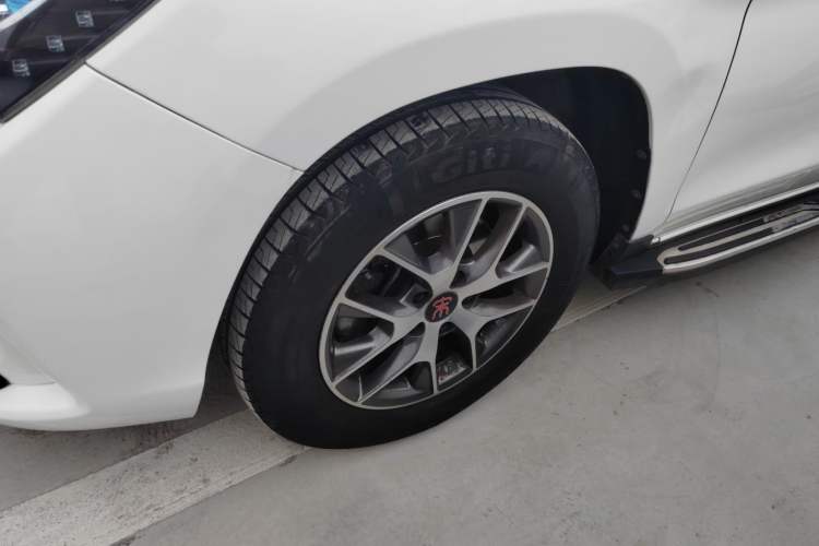 Used BYD Song 2016 GaiShi Edition 1.5TID Automatic Elite Model Left Front Wheel Hub