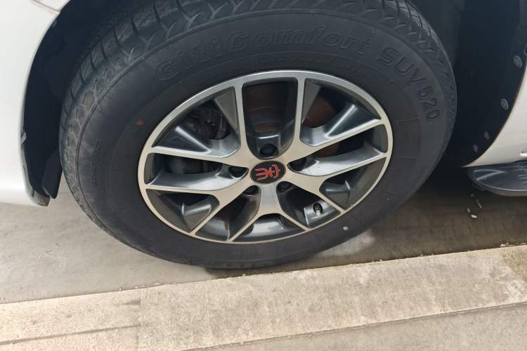 Used BYD Song 2016 Gaishi Edition 1.5TI Manual Haoya Model Left Front Wheel Hub