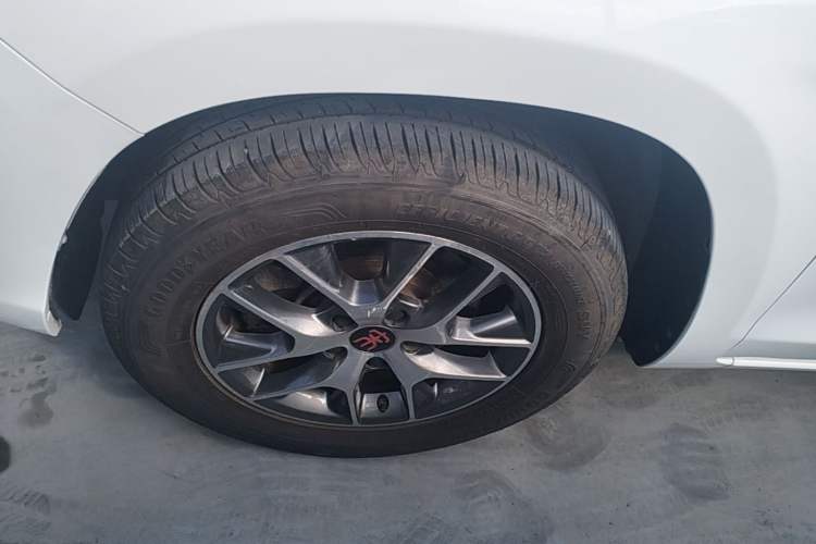 Used BYD Song 2016 GaiShi Edition 1.5TID Automatic Elite Model Left Front Wheel Hub