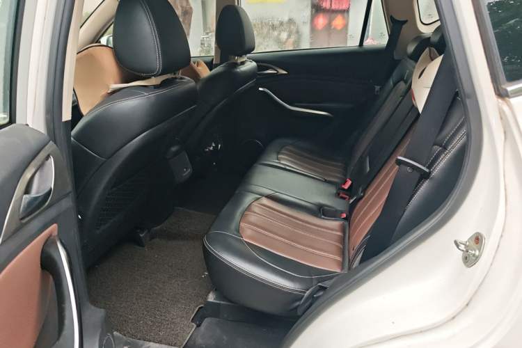 Used BYD Song 2016 GaiShi Edition 1.5TID Automatic Elite Model Left Rear Seat