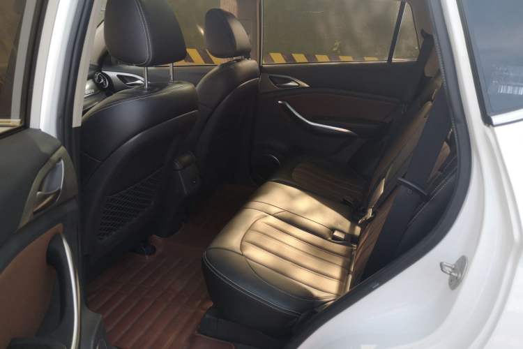 Used BYD Song 2016 Gaishi Edition 1.5TI Manual Haoya Model Left Rear Seat