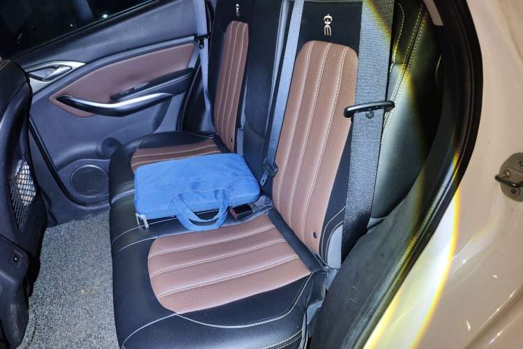 Used BYD Song 2016 Gaishi Edition 1.5TID Automatic Luxury Model Left Rear Seat