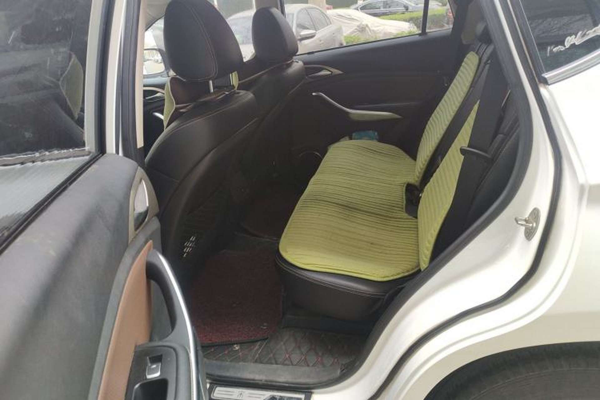 Used BYD Song 2016 Gaishi Edition 1.5TI Manual Haoya Model Left Rear Seat