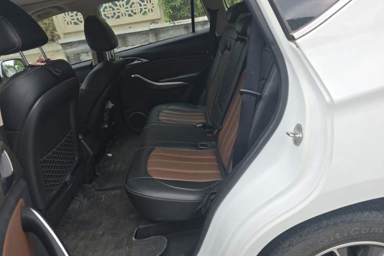 Used BYD Song 2016 GaiShi Edition 1.5TID Automatic Elite Model Left Rear Seat