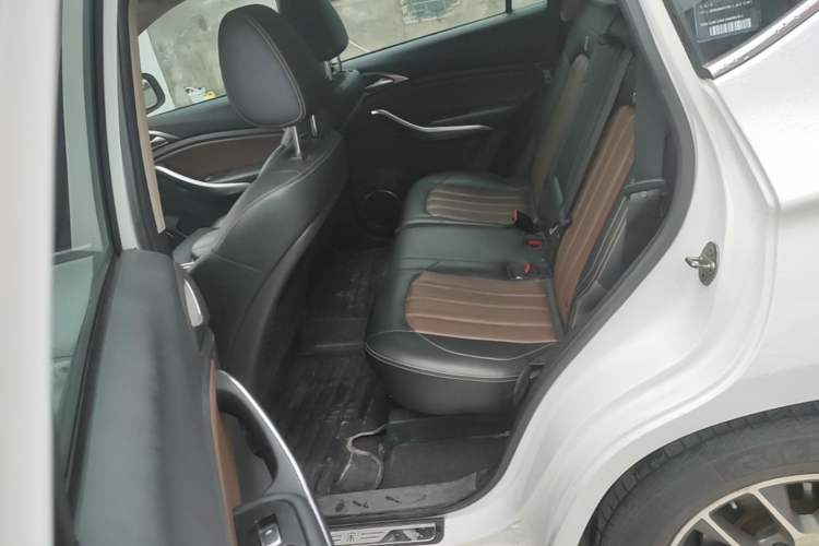 Used BYD Song 2016 GaiShi Edition 1.5TID Automatic Elite Model Left Rear Seat