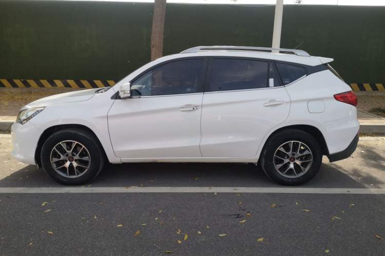 Used BYD Song 2016 Gaishi Edition 1.5TI Manual Haoya Model Left Side