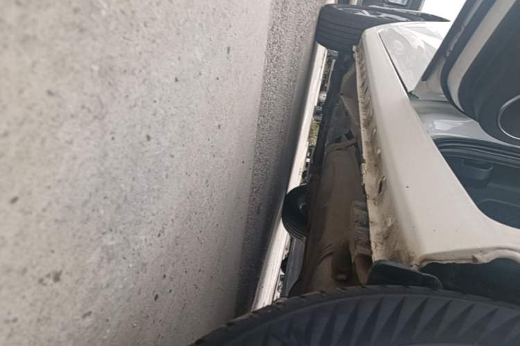 Used BYD Song 2016 GaiShi Edition 1.5TI Manual Elite Model Left Side Sill