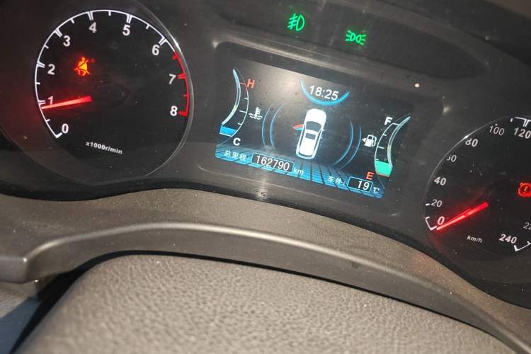 Used BYD Song 2016 GaiShi Edition 1.5TI Manual Elite Model Odometer Close Up