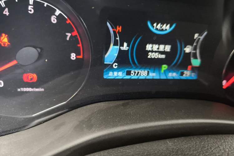 Used BYD Song 2016 GaiShi Edition 1.5TID Automatic Elite Model Odometer Close Up