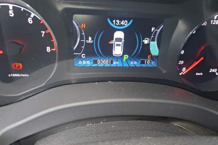 Used BYD Song 2016 2.0TID Automatic Prestige Edition Odometer Close Up