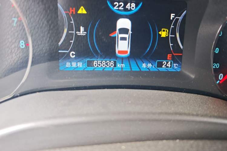 Used BYD Song 2016 GaiShi Edition 1.5TI Manual Elite Model Odometer Close Up