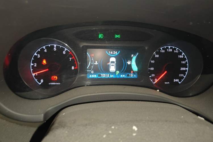 Used BYD Song 2016 GaiShi Edition 1.5TID Automatic Elite Model Odometer Close Up