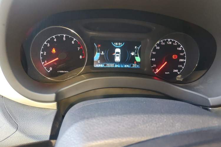 Used BYD Song 2016 GaiShi Edition 1.5TI Manual Elite Model Odometer Close Up