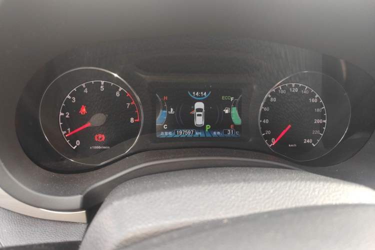 Used BYD Song 2016 GaiShi Edition 1.5TID Automatic Elite Model Odometer Close Up