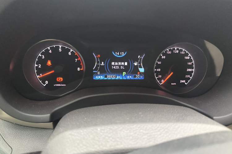 Used BYD Song 2016 GaiShi Edition 1.5TID Automatic Elite Model Odometer Close Up