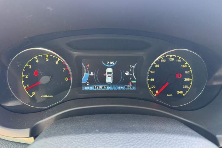 Used BYD Song 2016 GaiShi Edition 1.5TI Manual Elite Model Odometer Close Up