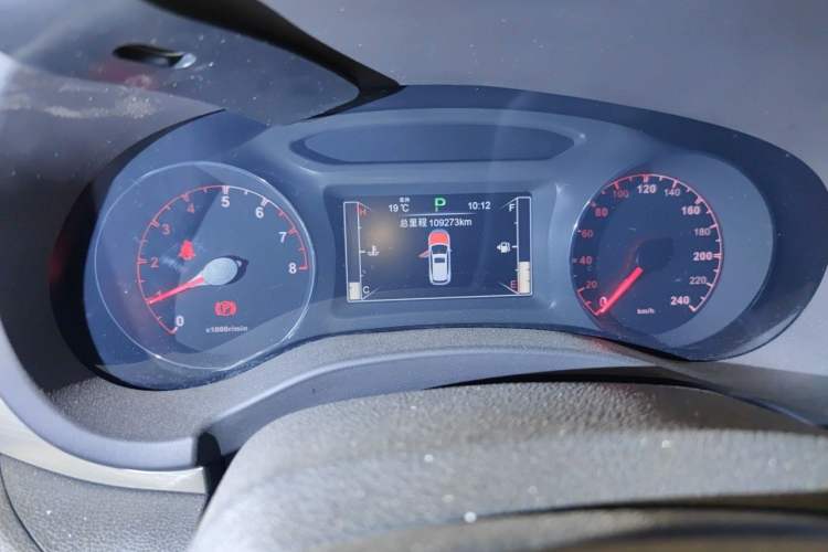 Used BYD Song 2016 GaiShi Edition 1.5TID Automatic Elite Model Odometer Close Up