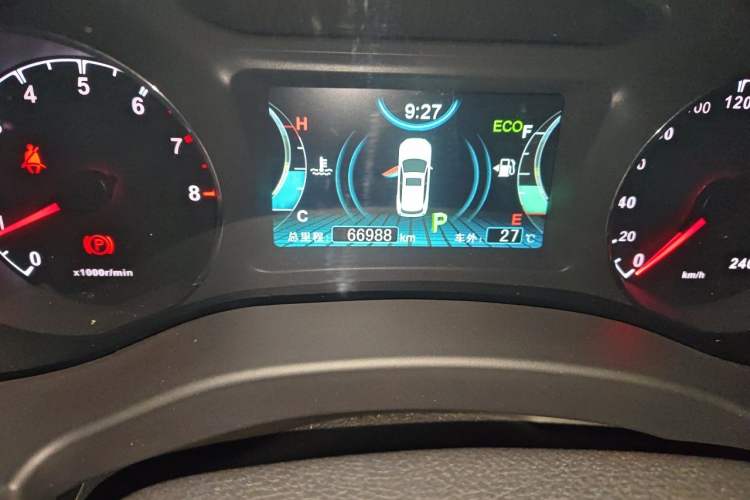 Used BYD Song 2016 GaiShi Edition 1.5TID Automatic Elite Model Odometer Close Up