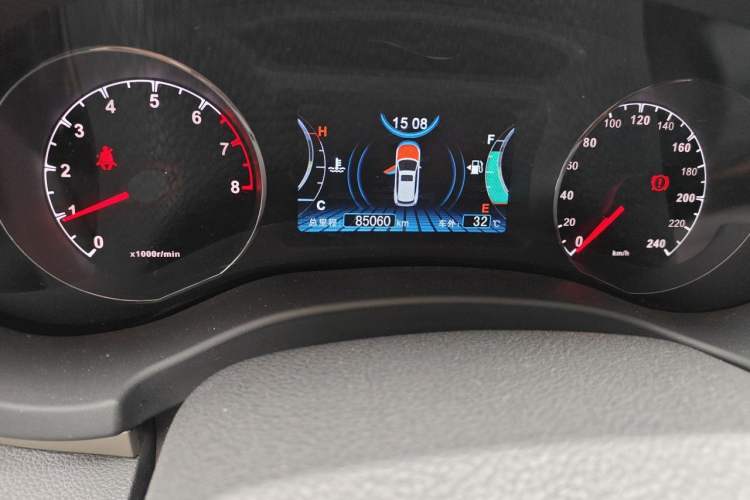 Used BYD Song 2016 GaiShi Edition 1.5TI Manual Elite Model Odometer Close Up