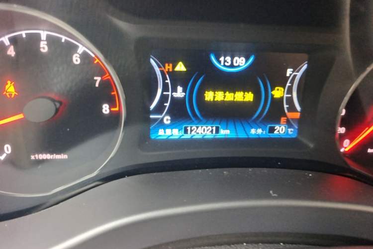 Used BYD Song 2016 GaiShi Edition 1.5TI Manual Elite Model Odometer Close Up