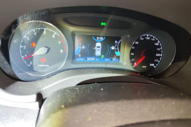 Used BYD Song 2016 2.0TID Automatic Luxury Edition Odometer Close Up