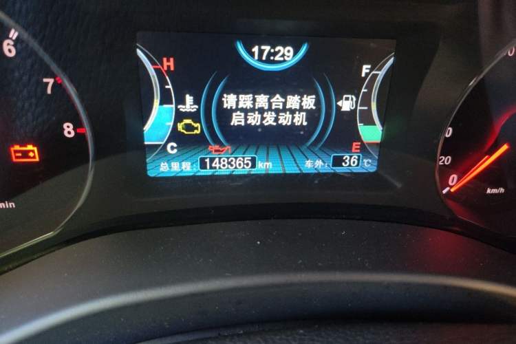 Used BYD Song 2016 GaiShi Edition 1.5TI Manual Elite Model Odometer Close Up