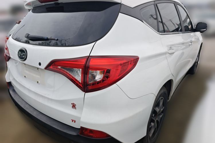 Used BYD Song 2016 GaiShi Edition 1.5TI Manual Elite Model Rear Right 45 Deg
